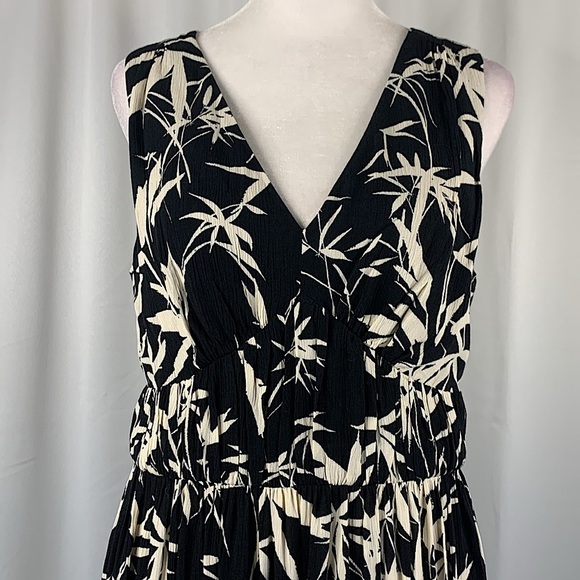 Express Black Maxi Dress with White Palm Print- NWT_-S - Picture 4 of 16